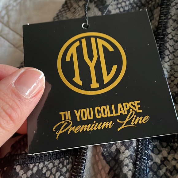 Brand new till you collapse leggings. - Picture 3 of 4